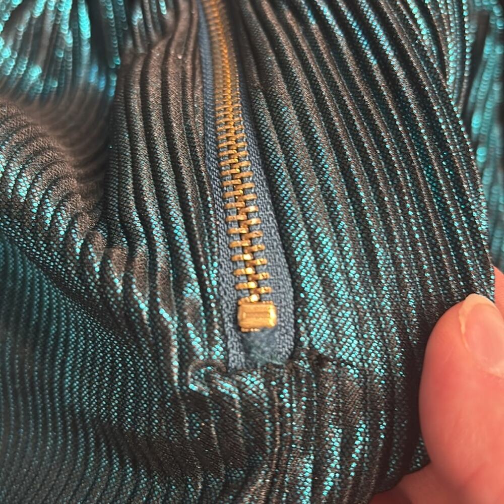 Sz Large L Bronx & Banco
Florence Gown Strapless Teal/blue Metallic pleated - Picture 9 of 9